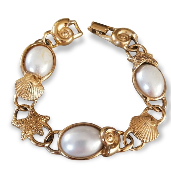 Vintage Gold Tone Hammered Faux Pearl Stafish Seashell Nautical Bracelet - Picture 4 of 14